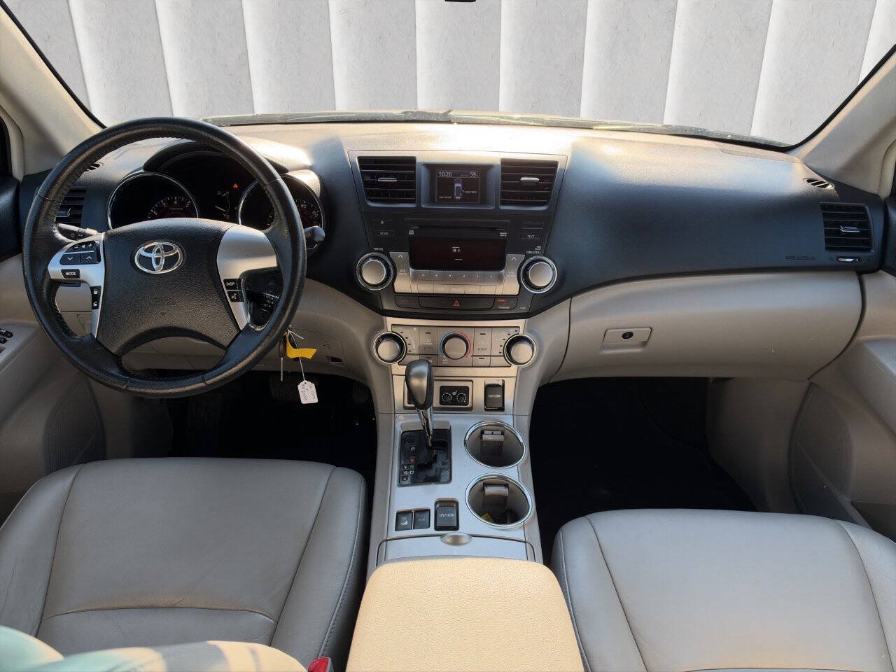 Used 2012 Toyota Highlander SE w/ Tow Pkg AWD/4WD image 11