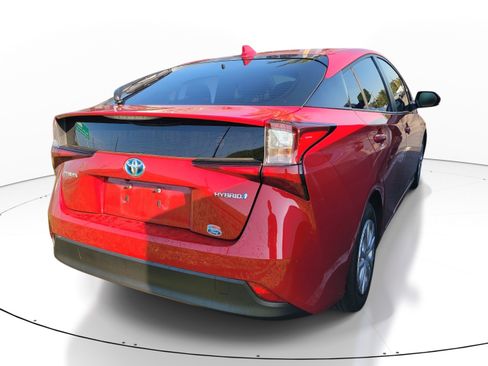 Used 2022 Toyota Prius LE FWD image 4