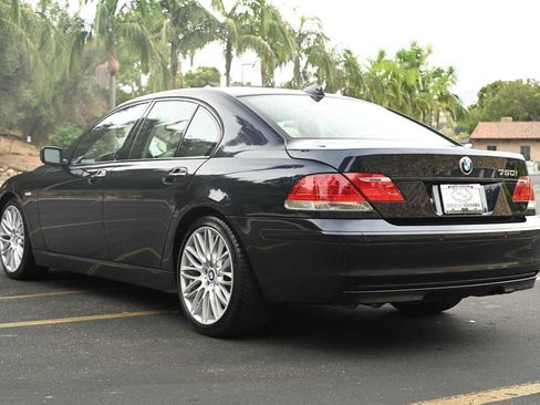 Used 2007 BMW 750i RWD image 5