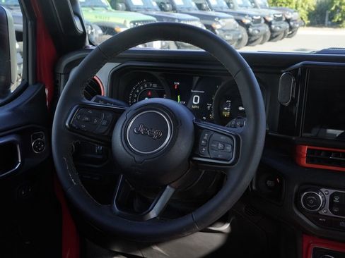 Used 2024 Jeep Wrangler Unlimited image 28