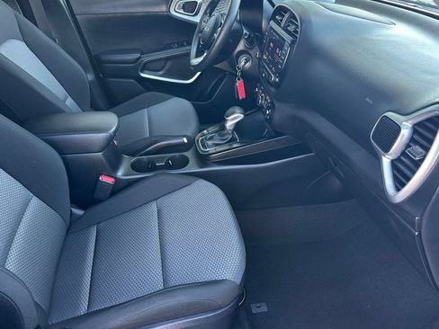 Certified 2023 Kia Soul LX FWD image 16