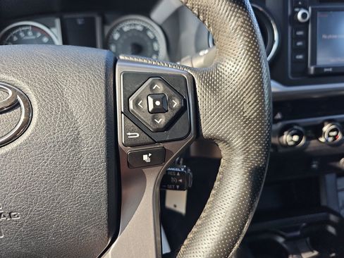 Used 2016 Toyota Tacoma SR5 w/ SR5 Appearance Package (SN) RWD image 15
