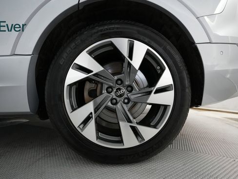 Used 2022 Audi e-tron Premium Plus image 18