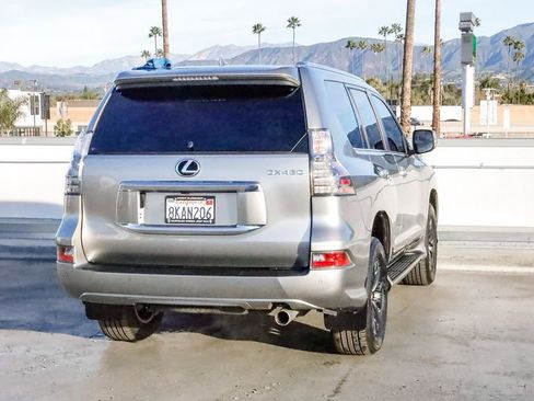 Used 2023 Lexus GX 460 Premium w/ Premium Package image 9