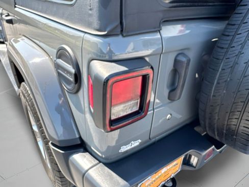 Used 2018 Jeep Wrangler Unlimited Sahara AWD/4WD image 28