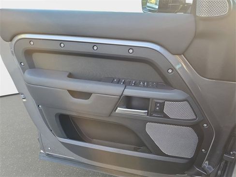 Used 2024 Land Rover Defender 130 X-Dynamic SE image 26