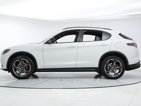 New 2025 Alfa Romeo Stelvio Sprint w/ Veloce Package AWD/4WD image 2