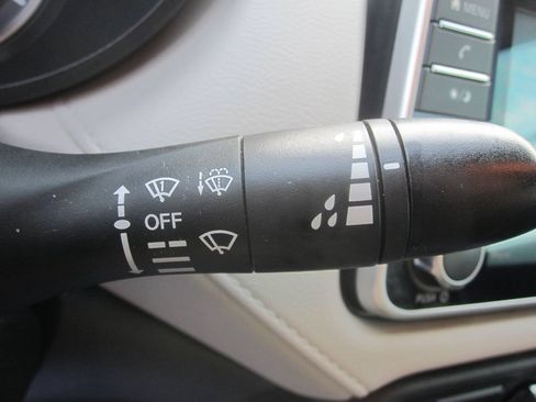 Used 2021 Nissan Versa SV FWD image 24