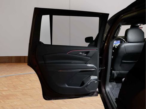 Used 2024 Chevrolet Traverse RS image 28