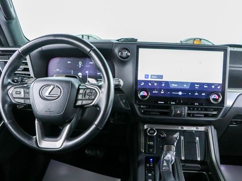 Used 2024 Lexus GX 550 w/ Accessory Package (Z1) AWD/4WD image 18