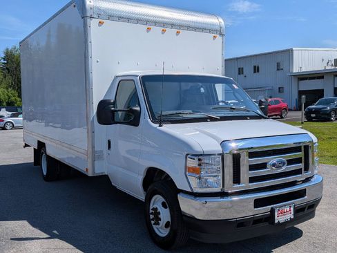 Used 2025 Ford E-350 and Econoline 350 Super Duty w/ Power Equipment Group RWD image 4