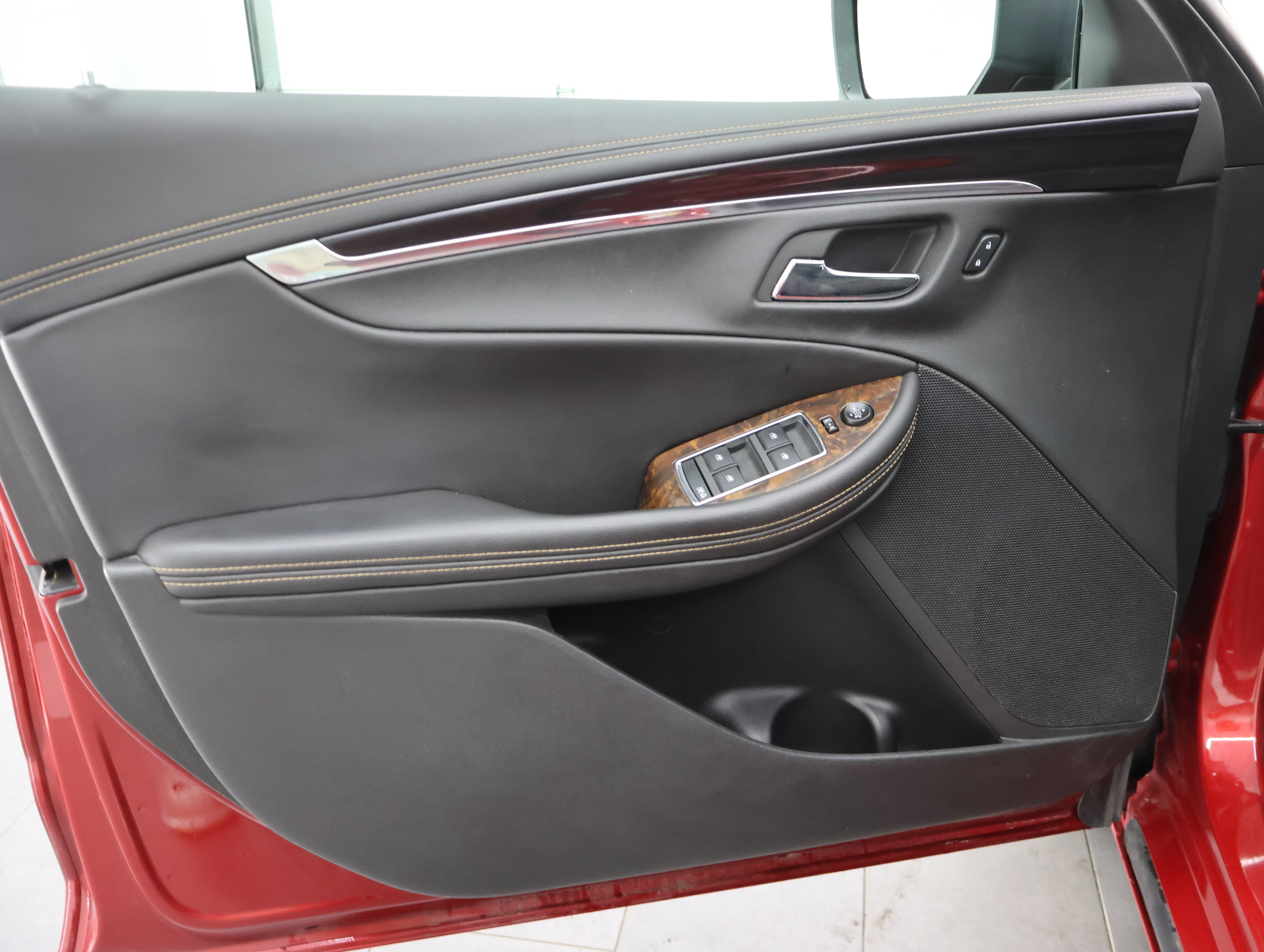 Used 2015 Chevrolet Impala LT w/ Convenience Package FWD image 34