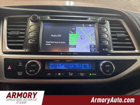 Used 2019 Toyota Highlander XLE image 15