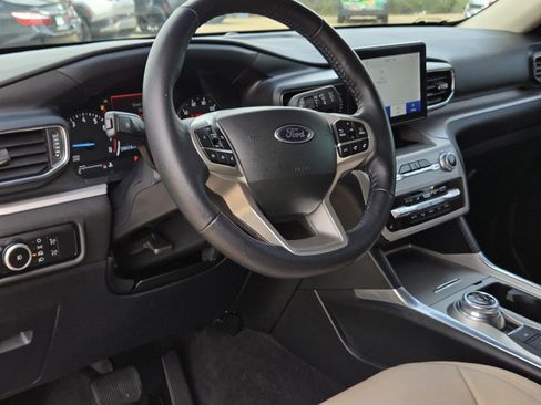 Used 2023 Ford Explorer XLT w/ Equipment Group 202A AWD/4WD image 23