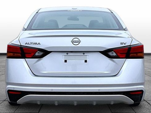 Used 2024 Nissan Altima 2.5 SV image 4