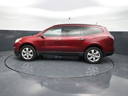 Used 2017 Chevrolet Traverse LT w/ Style and Technology Package FWD image 5