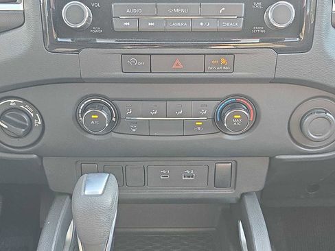 Used 2023 Nissan Frontier SV image 16