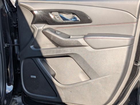 Used 2023 Chevrolet Traverse RS image 34