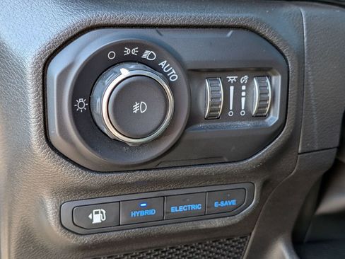 Used 2022 Jeep Wrangler Unlimited Rubicon 4xe w/ Cold Weather Group AWD/4WD image 16