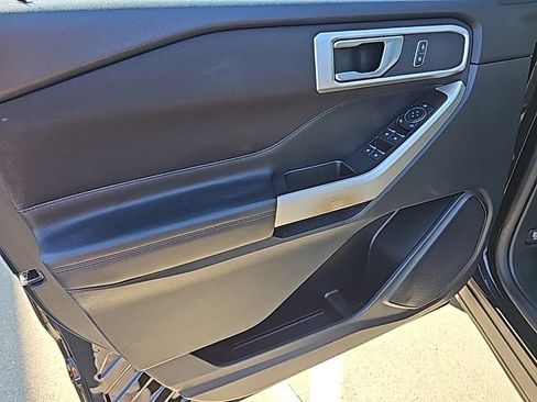 Used 2020 Ford Explorer XLT w/ Comfort Package image 15