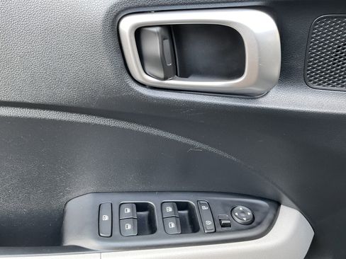 Used 2025 Hyundai Venue SEL FWD image 23