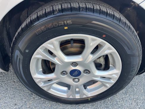Used 2015 Ford Fiesta SE image 22