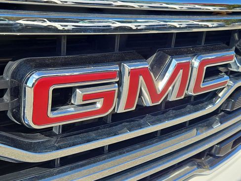 Used 2024 GMC Sierra 1500 SLT image 4