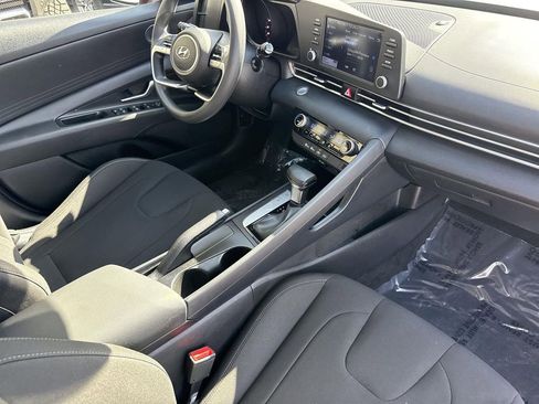 Used 2022 Hyundai Elantra SEL image 24