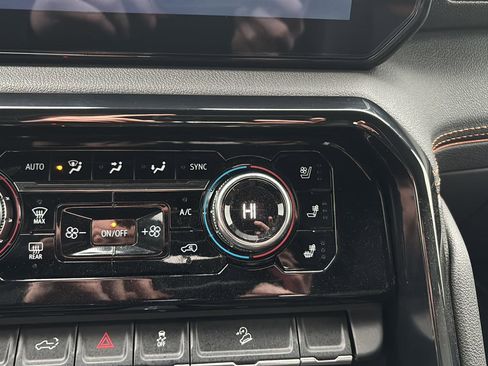 Used 2024 GMC Sierra 1500 AT4 w/ Technology Package image 31