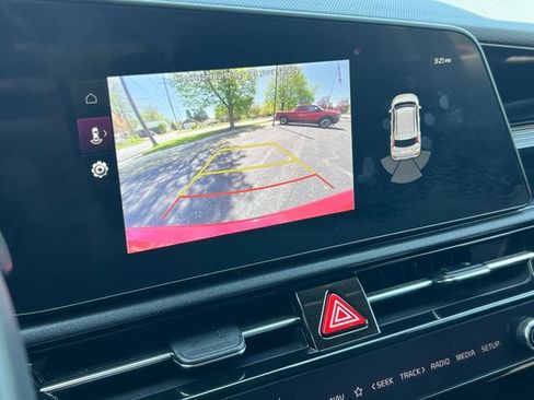 Used 2023 Kia Niro EX FWD image 22