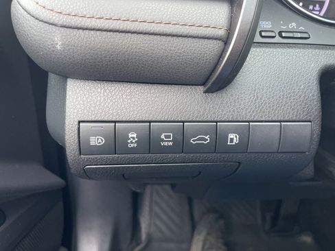 Used 2018 Toyota Camry XLE image 16