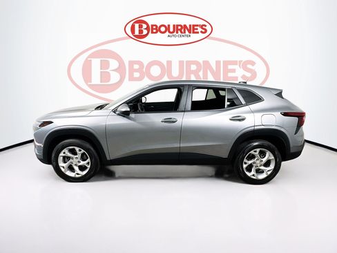 Used 2024 Chevrolet Trax LS w/ LS Convenience Package FWD image 7