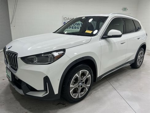 Used 2025 BMW X1 xDrive28i image 4