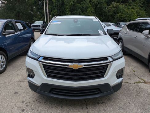 Used 2023 Chevrolet Traverse LS FWD image 2