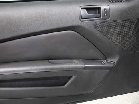 Used 2014 Ford Mustang Coupe RWD image 17