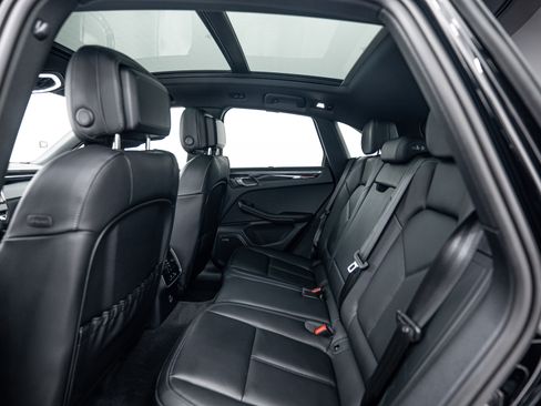 Certified 2026 Porsche Macan image 24