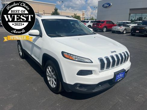 Used 2017 Jeep Cherokee Latitude w/ True North Edition AWD/4WD image 1
