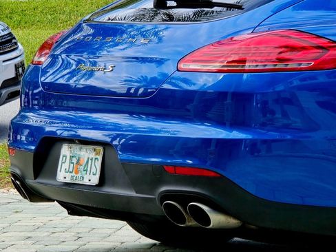 Used 2015 Porsche Panamera S image 8