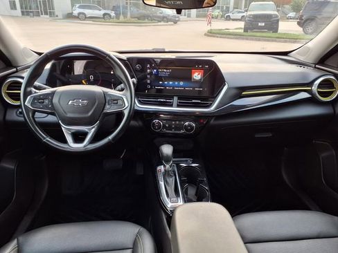 Used 2024 Chevrolet Trax ACTIV w/ Sunroof Package FWD image 5