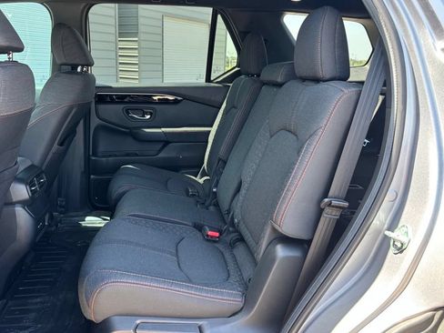 Used 2025 Honda Pilot Sport image 8
