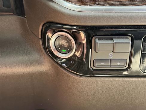 Used 2025 GMC Sierra 1500 SLE AWD/4WD image 31