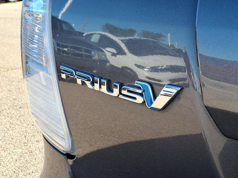 Used 2017 Toyota Prius V Three w/ Carpet Mat Package FWD image 8