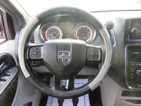 Used 2015 Dodge Grand Caravan SE image 14