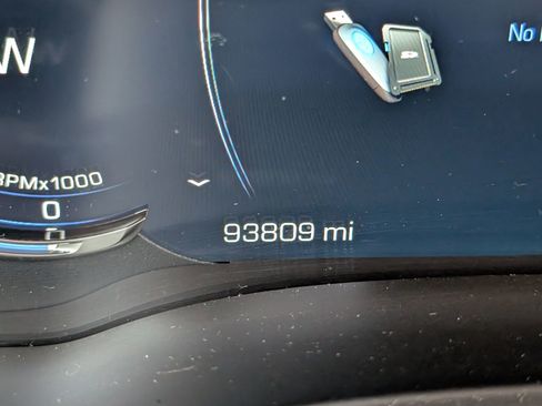 Used 2017 Cadillac Escalade Luxury AWD/4WD image 9