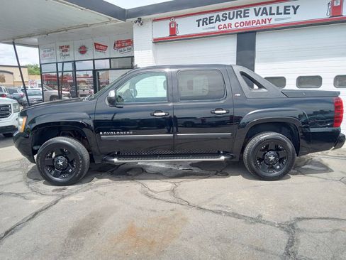 Used 2007 Chevrolet Avalanche LT w/ LT Preferred Equipment Group AWD/4WD image 3