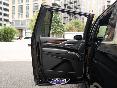 Used 2022 Cadillac Escalade ESV Premium Luxury image 48