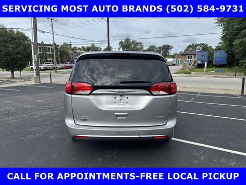 Used 2017 Chrysler Pacifica Limited image 7