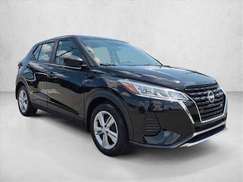 Used 2023 Nissan Kicks S FWD image 4