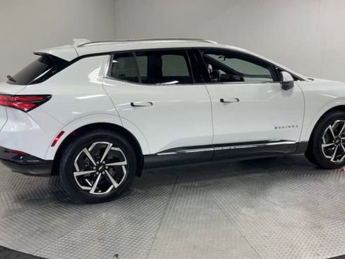 Used 2025 Chevrolet Equinox EV LT image 2