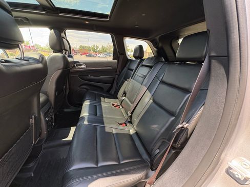 Used 2019 Jeep Grand Cherokee Limited w/ Luxury Group II AWD/4WD image 19